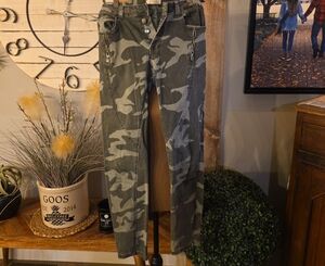 Elan Green Camouflage Pants
